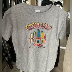 Mission Beach California Surf Shop Graphic Tee Gildan M Youth Cotton NWOT Gray